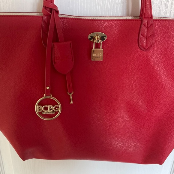 BCBG Paris large red pebbled tote with matching cross body bag - Picture 3 of 6
